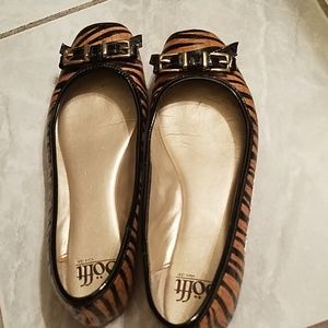 Women's flat shoes